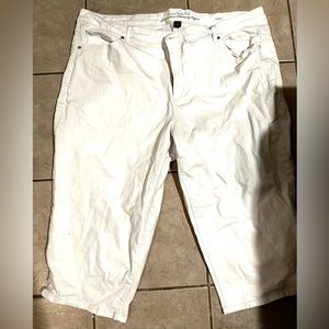 White jean capri